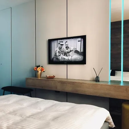 616 - Building Apartment